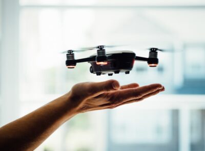 Licencja na latanie dronem – co warto na ten temat wiedzieć?